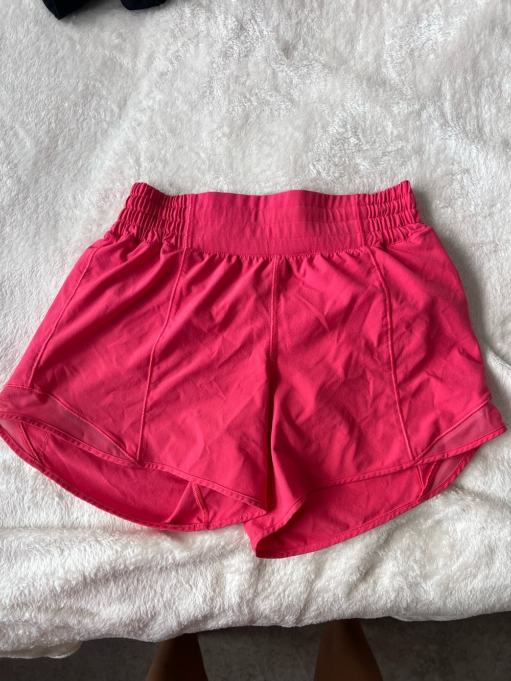 lululemon athletica hot pink hotty hot 4” shorts